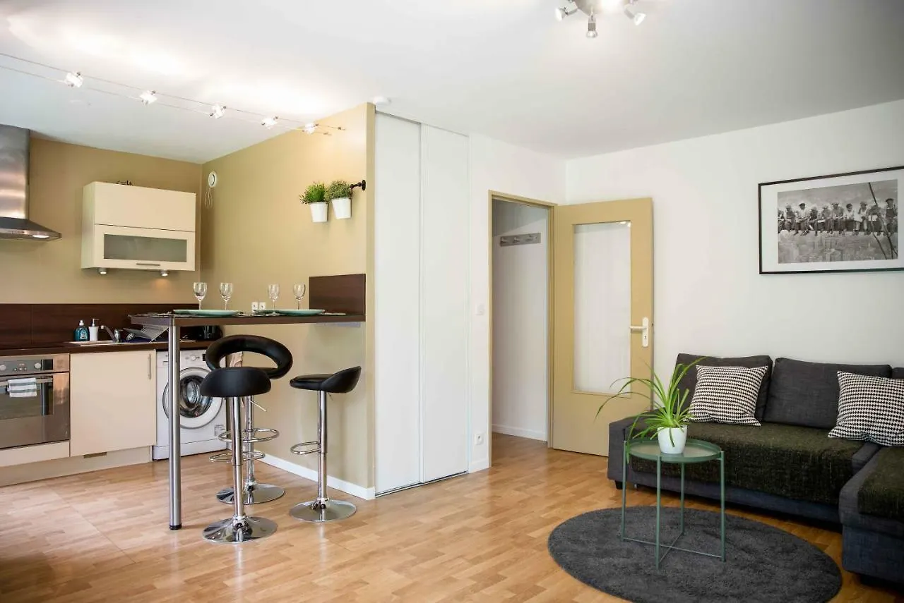 Chic Appartement avec Terrasse, Parking Privatif Saint-Grégoire